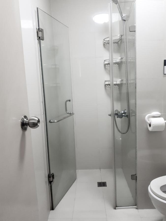 One Palm Tree Villas マニラ市 エクステリア 写真